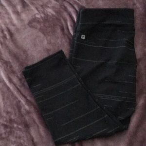 Fabletics Capris Leggings L